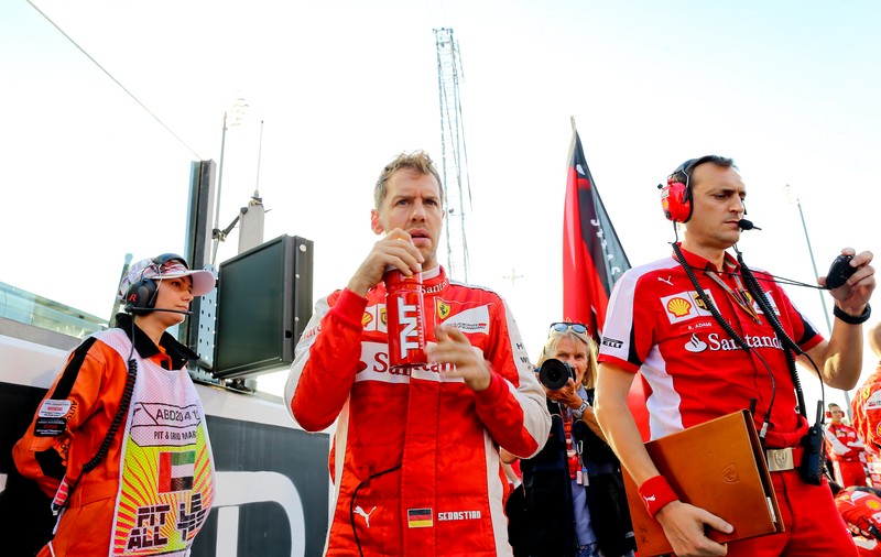 Sebastian Vettel ia taurul de coarne: Regulile complexe și dominația Mercedes ”omoară” F1