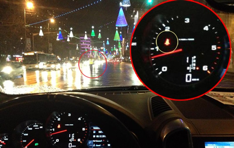 Ce tupeu are! Cu poliţia în faţă, Andreea Bănică ÎNCALCĂ REGULILE de circulaţie! | FOTO INCREDIBIL