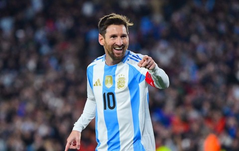 Cu o avere de peste 1.000.000.000 de dolari, Lionel Messi intră lângă Cristiano Ronaldo în clubul fotbaliștilor miliardari