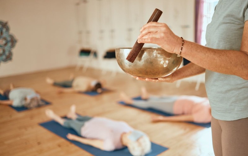 Ce este meditația cu boluri tibetane și la ce ajută