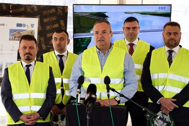 Premierul Nicolae Ciucă, în vizită la podul suspendat de la Brăila