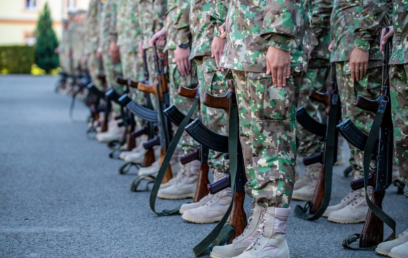 Un militar de la Baza 89 Strategică de Comunicaţii Bucureşti a fost găsit mort în unitate: „Plagă împuşcată în dreptul inimii”