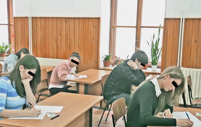 Elevă din Arad, data afară de la BAC. I-a sunat mobilul chiar în timpul examenului