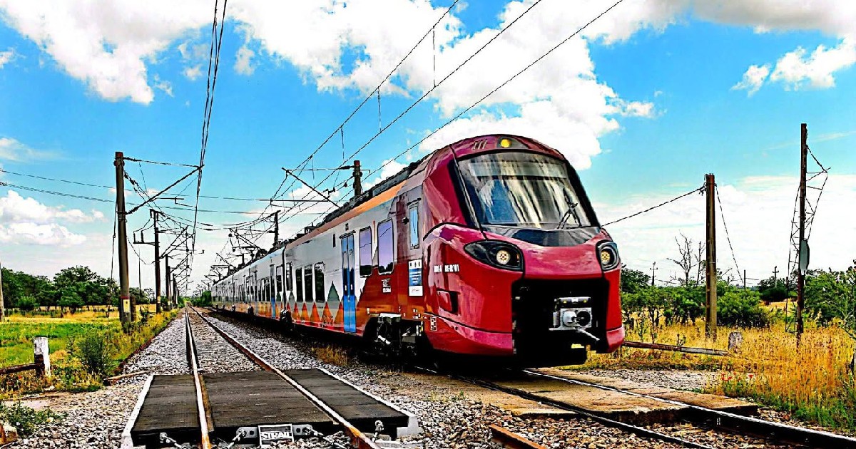 Tren modern pe calea ferată din România