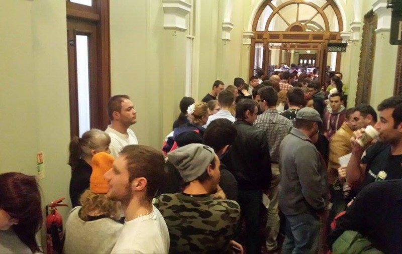 EXLCUSIV | Cozi interminabile la vot pentru alegeri 2014, în Birmingham. Am aflat ce s-a ÎNTÂMPLAT, de s-a stat ATÂT la rând!