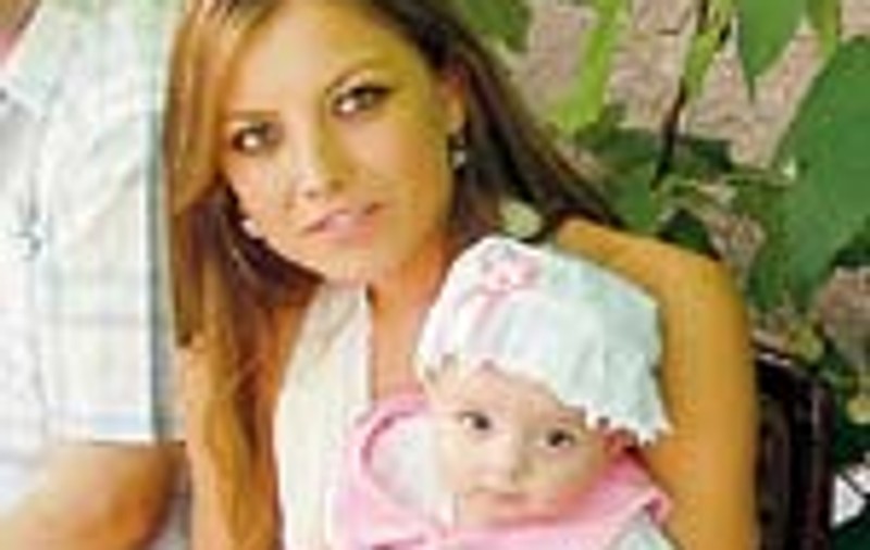 Elena  a botezat o fetita care a scapat din Liban