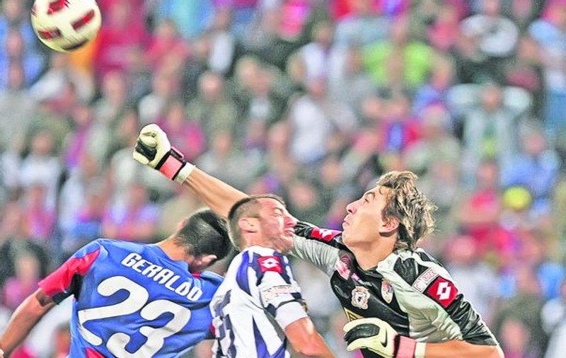 Primul antrenor al lui Pantilimon, Valerian Voicu, vorbeşte despre portarul lui Manchester City: «Era un plăvan cu muci la nas»