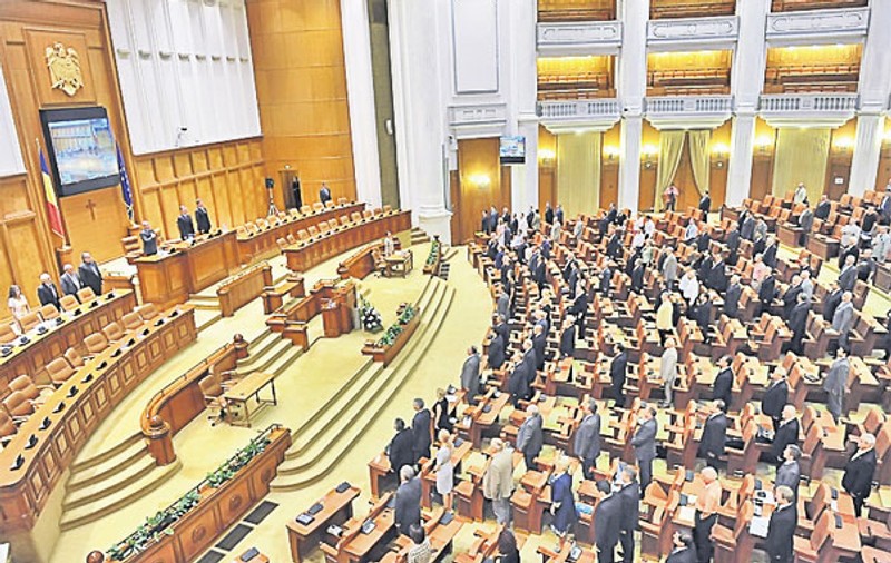 Deputații vor să elimine impozitul de 16% pe pensii. Plata asigurărilor de sănătate se va face de la buget