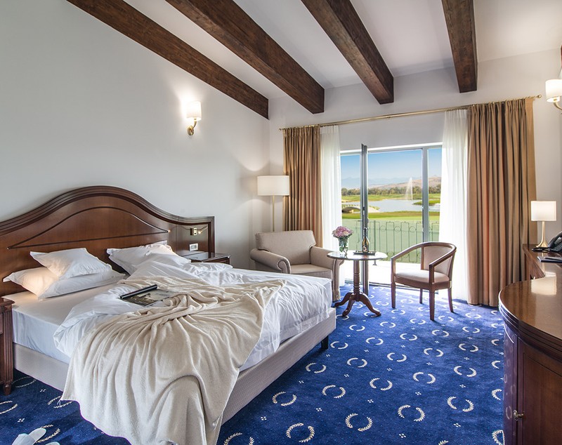 Club de golf unic în România deschis la Ciugud, în Alba. Vezi unde merge preşedintele Iohannis în weekend - FOTO