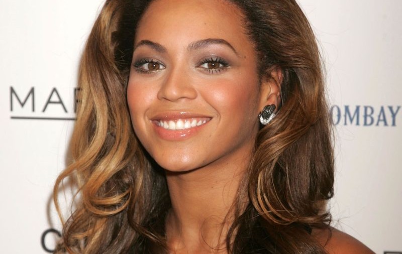 Beyonce și-a SCHIMBAT look-ul. Îți place cum îi stă tunsă și cu breton? | FOTO