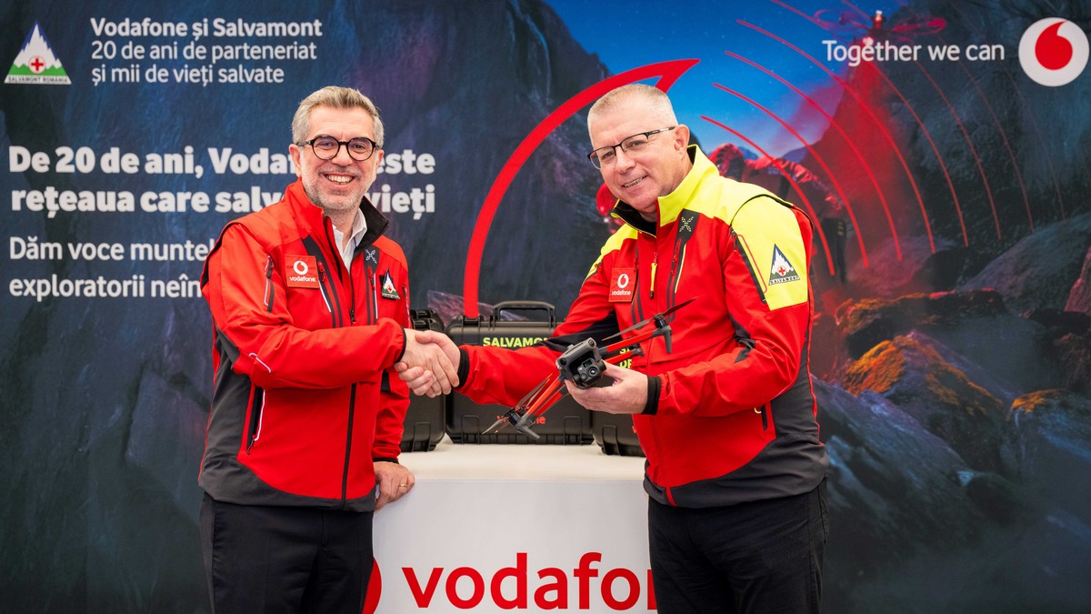 Nedim Baytorun, CEO Vodafone România si Sabin Cornoiu, Președinte Salvamont România