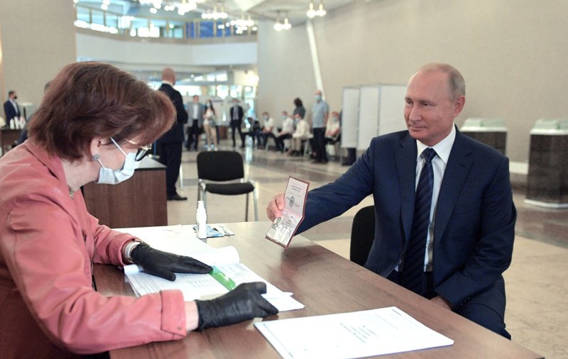 Alegătorii ruși au aprobat noua Constituție, care îi oferă lui Putin posibilitatea de a rămâne președinte până în 2036 - rezultate parțiale