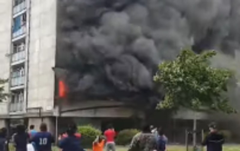 VIDEO | Incendiu major la un turn din Londra. 18 persoane, inclusiv șase copii, intoxicați de fum