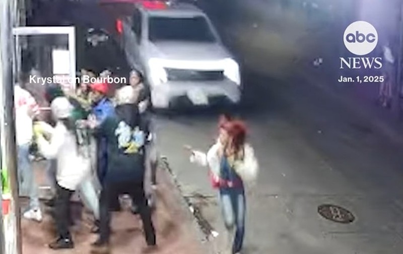 15 morți la New Orleans: noi imagini cu camioneta care accelerează prin mulțime, în timpul masacrului