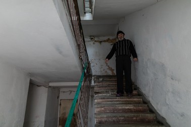 Titel se duce în vizită la un vecin