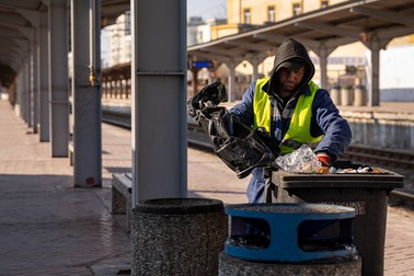 Angajaţii Romprest consideră că protecţia contra coronavirusului este opţională