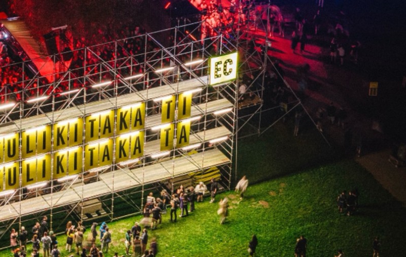 Programul Electric Castle 2025. Ce artiști vor cânta și ce alte activități mai poți face: show-uri de stand-up comedy, cursuri de yoga și karaoke
