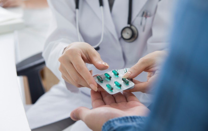 Medici români, despre Favipiravir, singurul antiviral anti-COVID din farmacii: „Are riscuri mai mari decât beneficii”