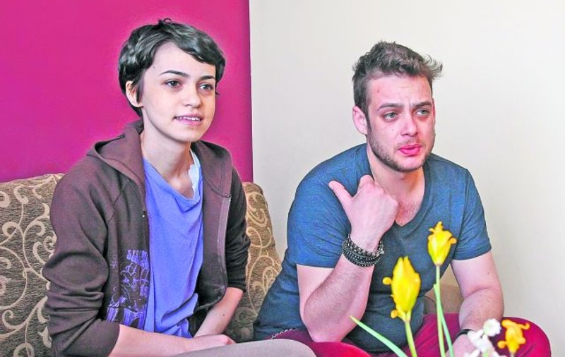 Vlad Simon, concurentul de la «Vocea României», cântă ca să îşi salveze iubita de la moarte: «Ne-am găsit ca să ne ajutăm unul pe altul»