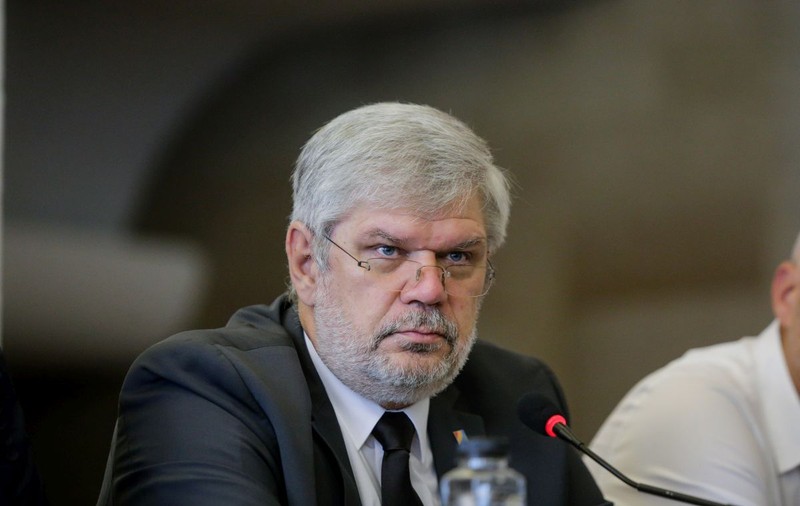 Salariile de lux din radioul public, ținute la secret. Libertatea a încercat să afle dacă șeful SRR câștigă 7.000 de euro pe lună. ”Măcar să ne fi zis felicitări, să scrieți și lucruri bune”