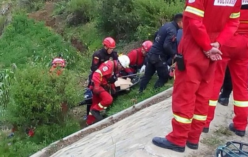 Un autobuz plin cu fotbaliști juniori a căzut într-o prăpastie, în Peru. 7 morți și 12 răniți