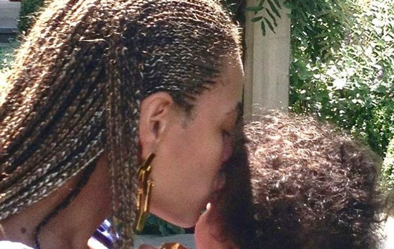 Beyonce a emoţionat pe toată lumea cu o imagine impresionantă cu micuţa ei 