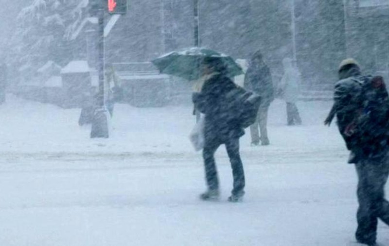 Cod galben de vânt puternic în București. Vine ninsoarea!