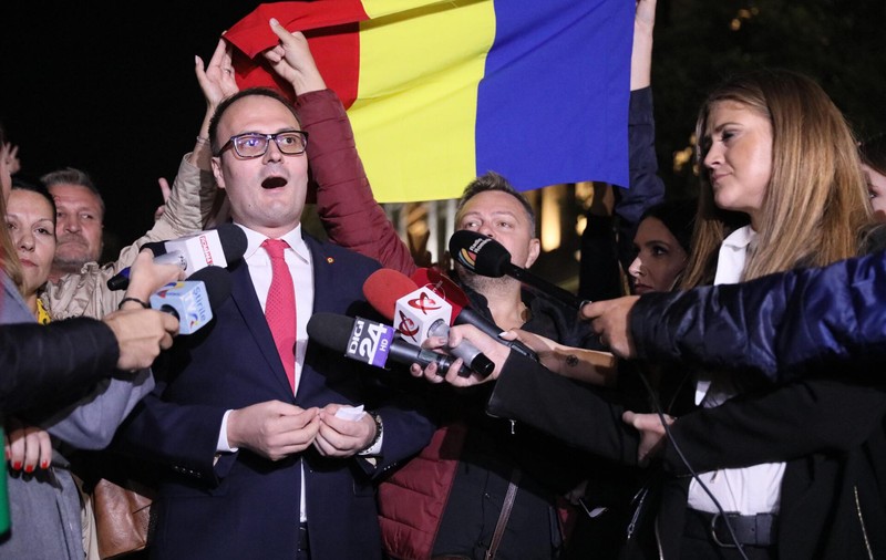 Cumpănaşu şi-a depus candidatura la prezidenţiale. A strâns peste 230.000 de semnături