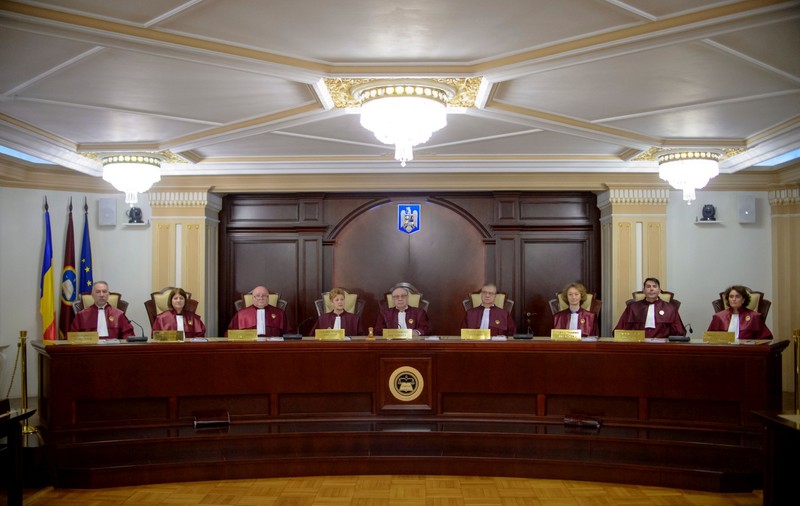 Cine sunt judecătorii CCR care au decis renumărarea voturilor din primul tur al alegerilor prezidențiale