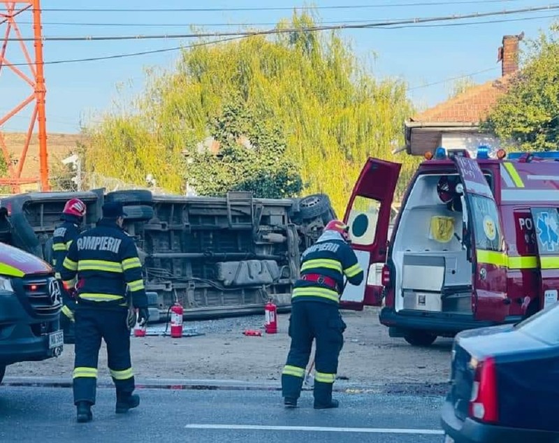 15 victime într-un microbuz lovit de un TIR și răsturnat, la Șivița, în Galați