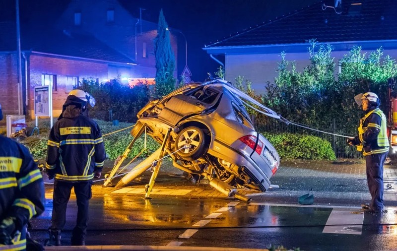 Un român care vindea o mașină bună de casat, în Germania, a făcut accident în timpul testelor și cumpărătorul a murit pe bancheta din dreapta