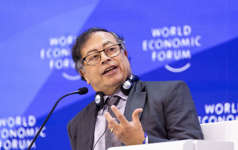 Gustavo Petro, președintele Columbiei, cedează în fața lui Donald Trump și va accepta deportări pentru a evita impunerea de tarife