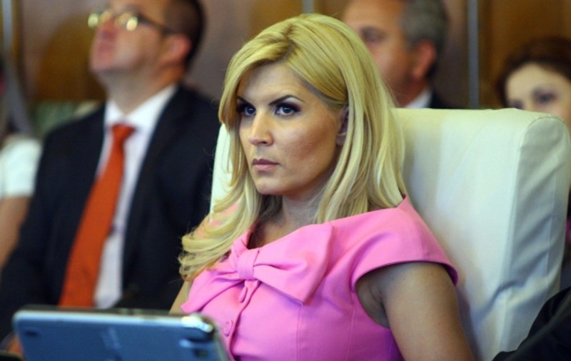 Ce are în comun Elena Udrea cu Blonda de la drept?