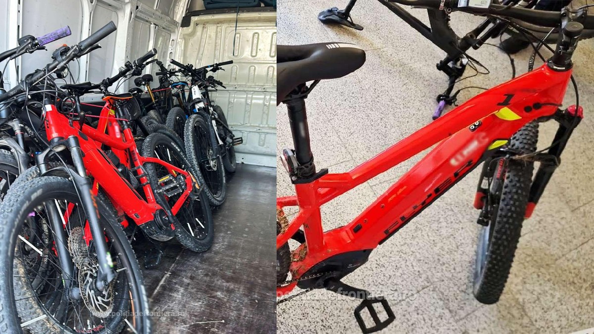 Mai multe biciclete electrice intr-o duba// o bicicleta rosie