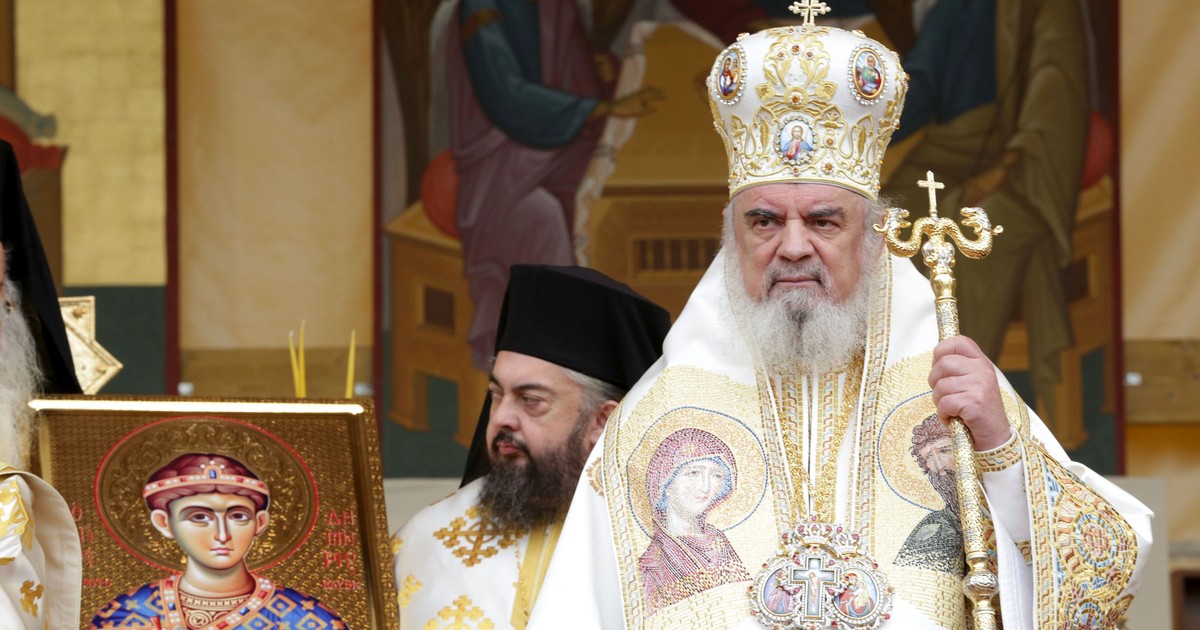 Patriarhul Bisericii Ortodoxe Române particiăa la o slujba religioasa