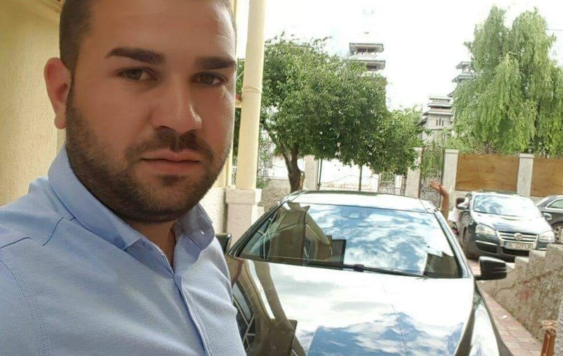 Înşelăciuni pe internet. Un bărbat din Galaţi promitea construcţii de hale, dar fugea cu banii