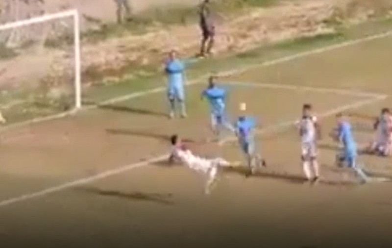 VIDEO | Golul anului vine din Chile. Specialiști în "foarfeci"