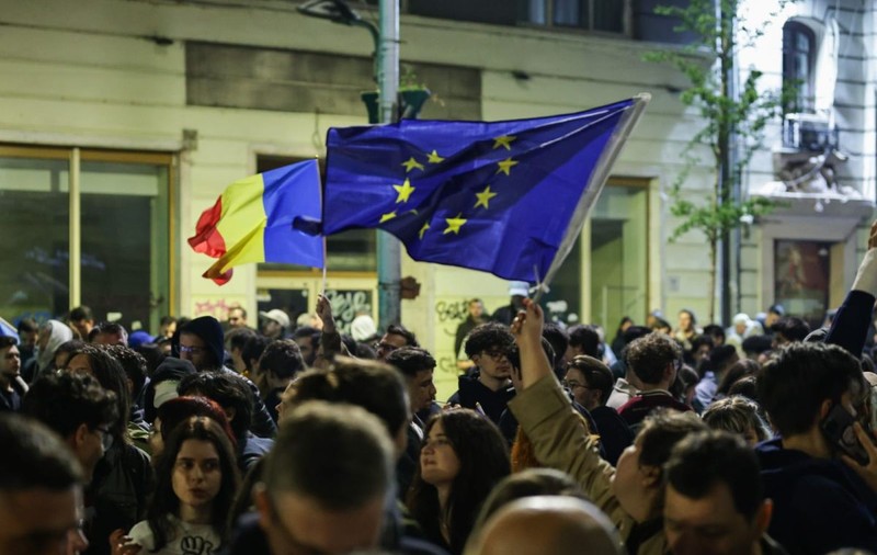 Apel pe TikTok la „o nouă revoluţie” în București, rezerviştii şi foştii condamnaţi la închisoare să intre cu forţa în clădirea Guvernului. Poliția a intervenit