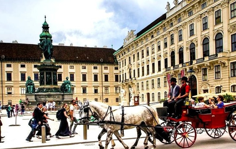 Trăsură cu cai prin Viena, capitala Austriei