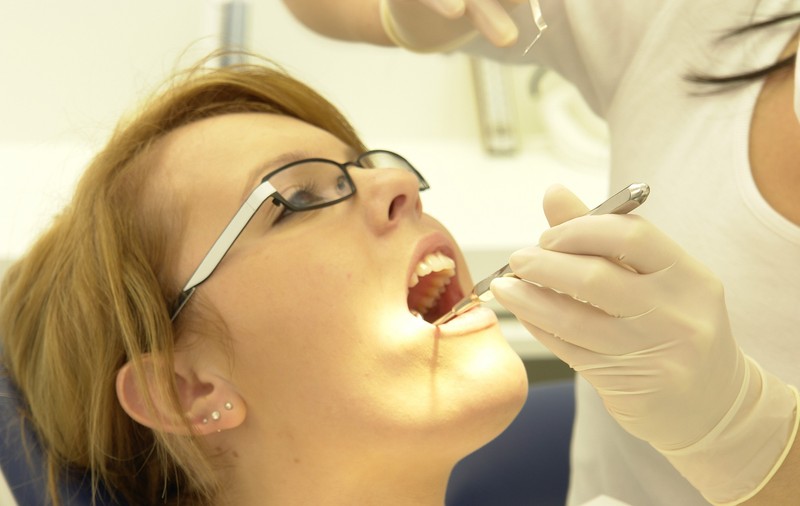 Dentistul "măcelar" a fost condamnat la închisoare. A mutilat peste 120 de pacienți