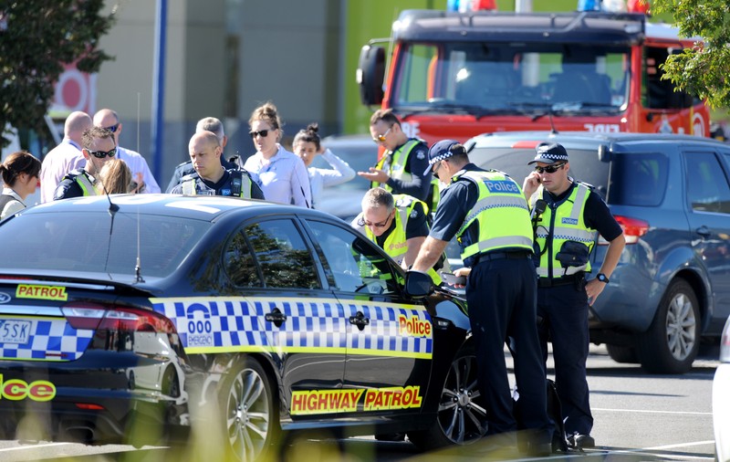 Atac jihadist în Melbourne. Doi bărbați au murit și trei polițiști au fost răniți