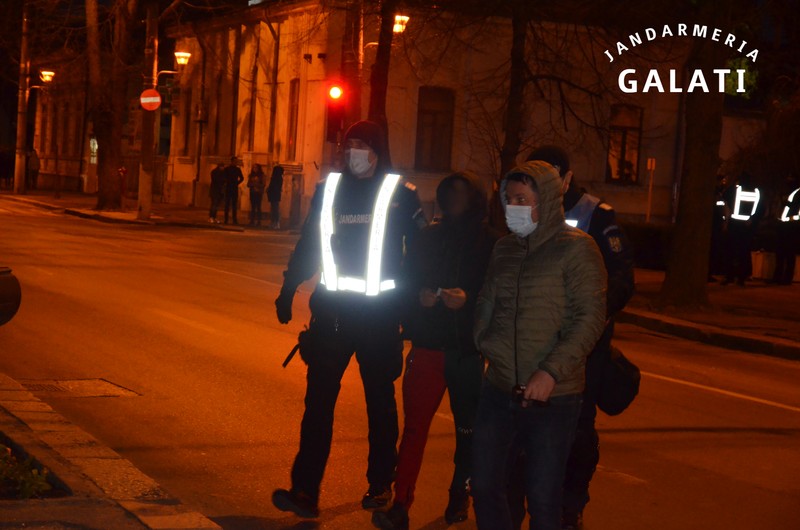 Protestatarii asupra cărora s-au găsit arme albe s-au ales cu dosar penal FOTO IJJ Galați