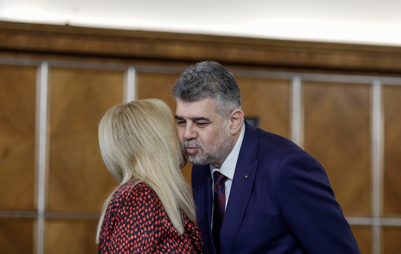Cum arată scena politică după căderea Gabrielei Firea? Instituțiile se așază oportunist după cum bate vântul. Iar acum, vântul bate pentru Ciolacu