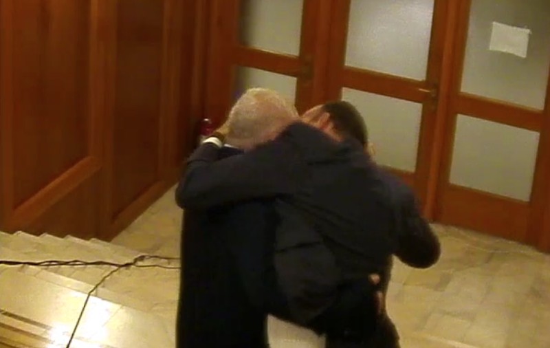 Dan Vîlceanu, trimis în judecată după bătaia cu Florin Roman din Parlament de anul trecut. Ambii sunt colegi în PNL | VIDEO