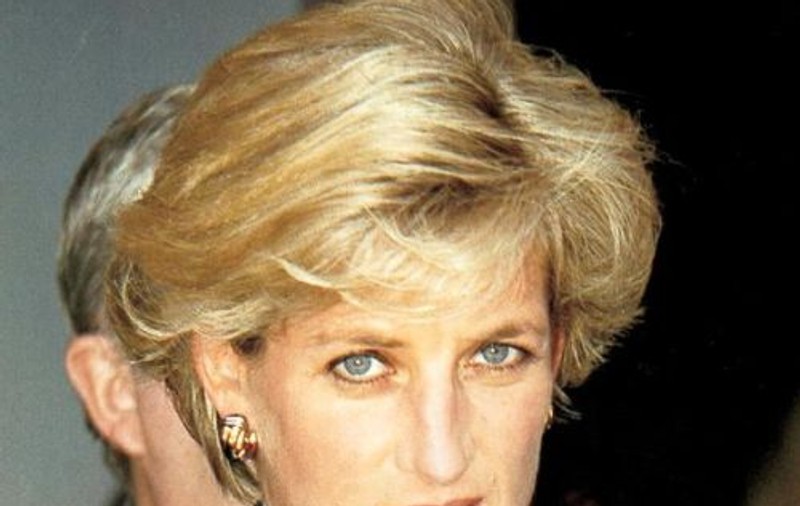 FOTO | Replica de neuitat a Prințesei Diana pentru Camilla Parker