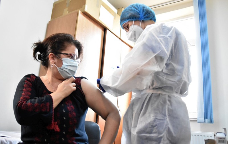 Studiu: Persoanele nevaccinate, de 10 ori mai susceptibile să facă o formă severă de COVID decât cele imunizate