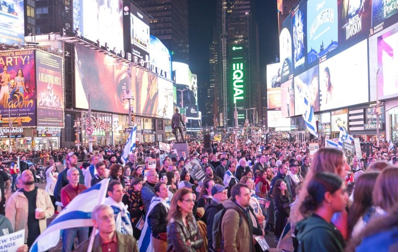 Sute de oameni au ieșit în stradă la New York pentru a cere eliberarea ostaticilor ținuți de Hamas