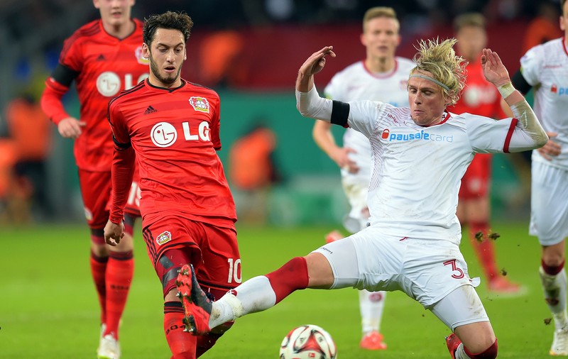 FCSB transferă un fundaș central de la Kaiserslautern