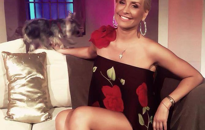 AŞA CEVA! VICA BLOCHINA se FOTOGRAFIAZĂ SINGURĂ în LENJERIE INTIMĂ!