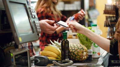 Cropped,Picture,Of,Young,Man,Gives,Credit,Card,To,Cashier